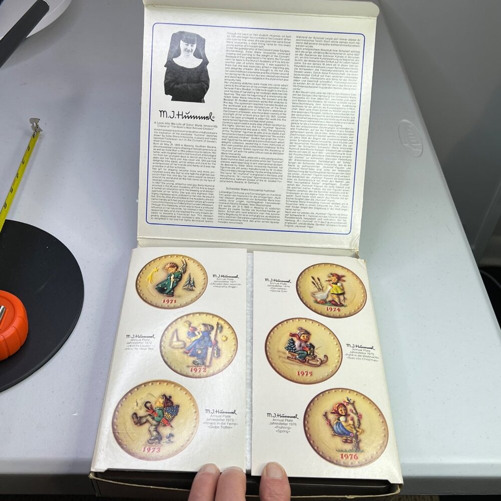 M.J. Hummel 1979 Annual Plate "Singing Lesson" 9th Plate By Goebel Germany - Picture 4 of 9